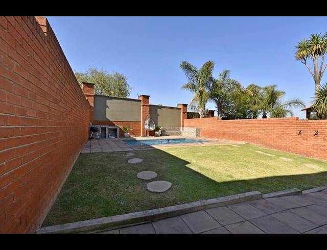 3 BEDROOM TOWNHOUSE FOR SALE IN GLENVISTA